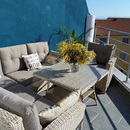 Geniessen Und Leben Nahe Medulin Mit Meerblick Und 2 Schlafzimmer Apartament